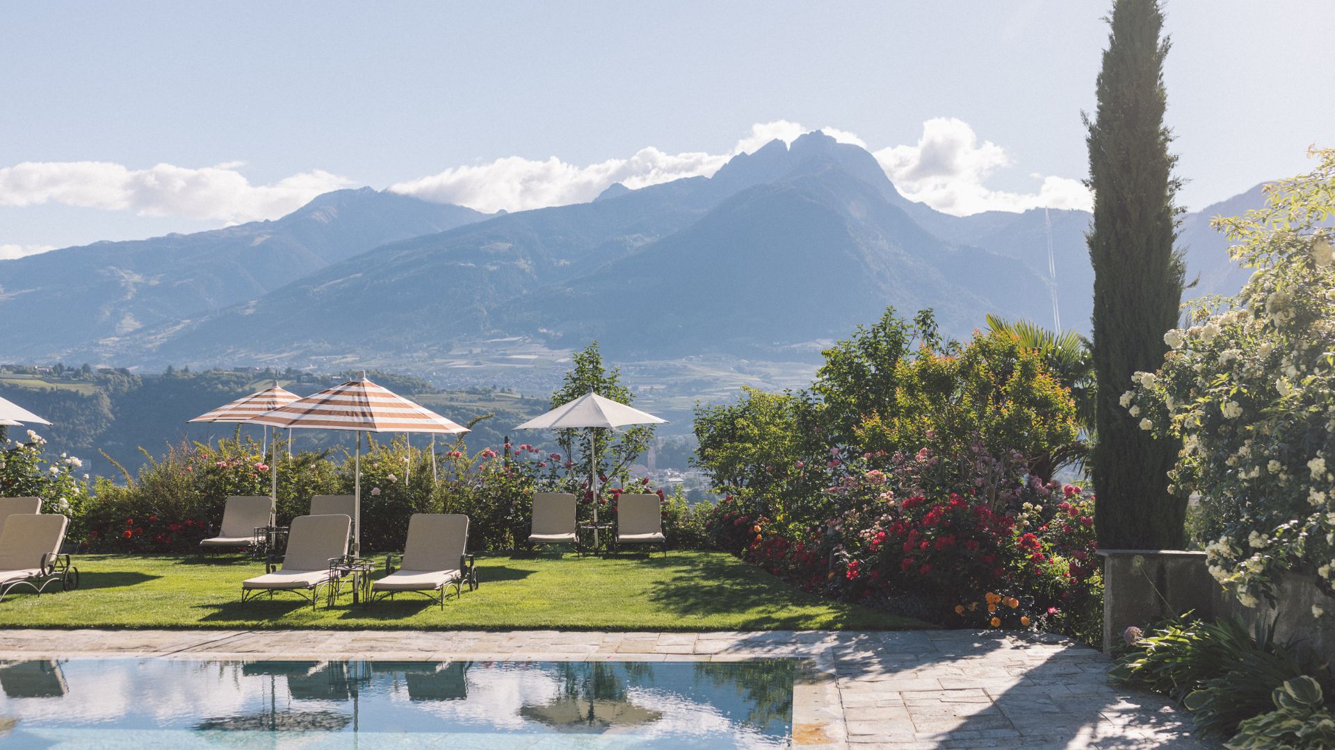 Blick von oben auf den Garten des Giardino Marling